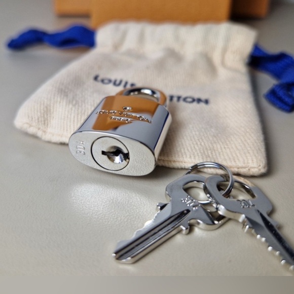 Louis Vuitton Gold & Silver Lock & Key Set and Black Tag Bundle - Picture 2 of 3